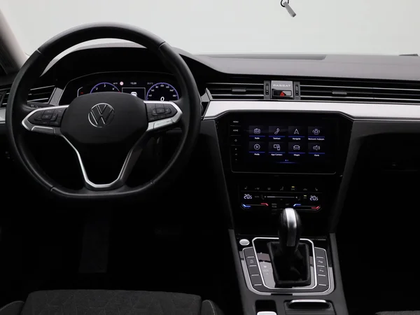 Volkswagen Passat (2022) — foto 42 van 44