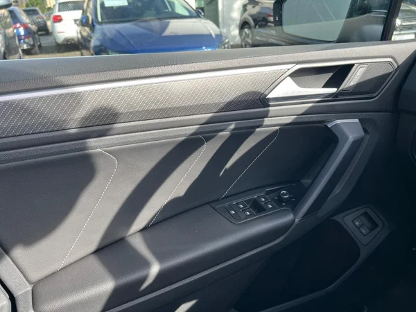 VOLKSWAGEN Tiguan eHybrid (PHEV) (2022) — foto 7 van 24