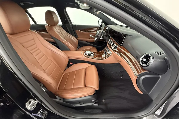 Mercedes-Benz E-Class (W213) (2019) — foto 7 van 34