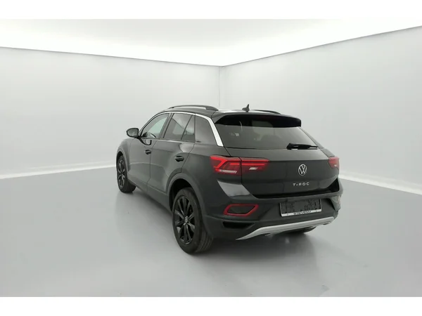 VOLKSWAGEN T-Roc (2022) — foto 2 van 36
