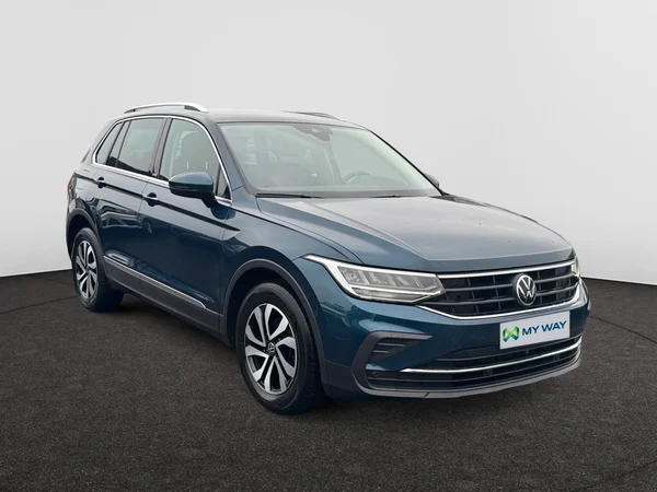 VOLKSWAGEN Tiguan (2023) — foto 12 van 17