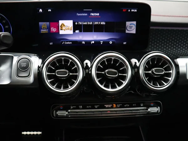 Mercedes-Benz EQB (2025) — foto 13 van 33