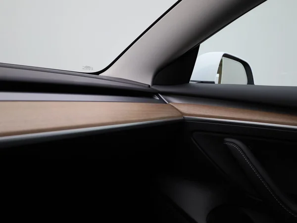 Tesla Model 3 (2023) — foto 25 van 42