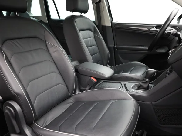 VOLKSWAGEN Tiguan (2019) — foto 17 van 22