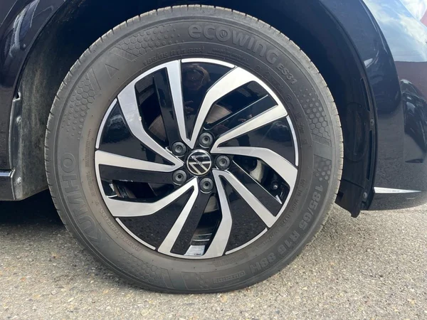 VOLKSWAGEN Polo (2022) — foto 14 van 18