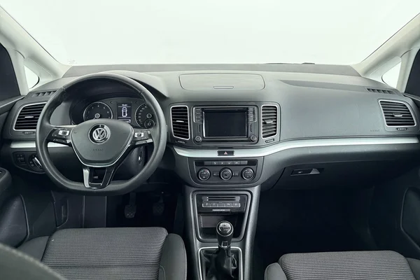 Volkswagen SHARAN (2018) — foto 11 van 42