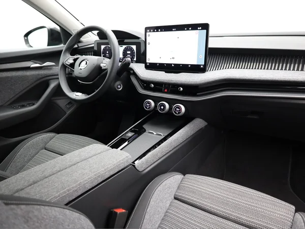 SKODA Superb Combi (2024) — foto 18 van 24