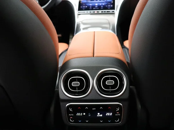 Mercedes-Benz C-Klasse (2025) — foto 20 van 36