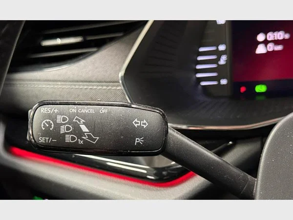 Skoda Octavia Combi (2023) — foto 5 van 28