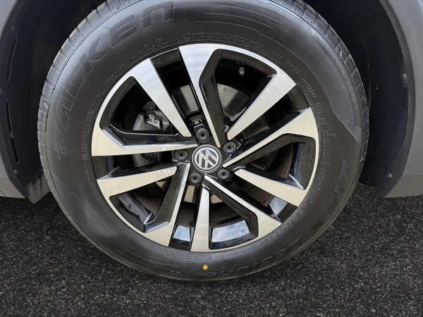 VOLKSWAGEN Tiguan (2020) — foto 16 van 24