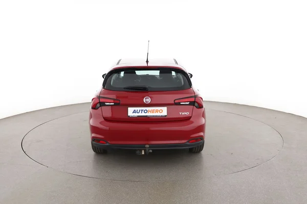 Fiat Tipo (2017) — foto 11 van 16