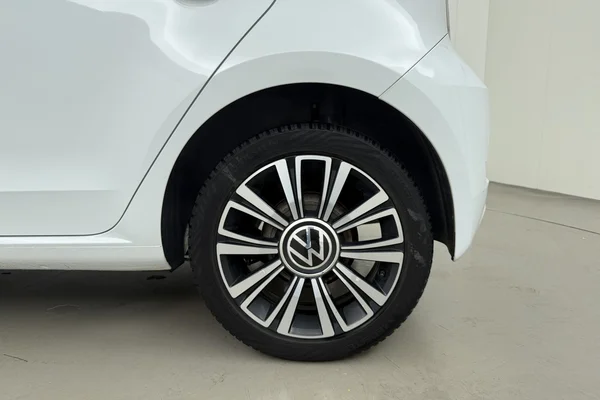 Volkswagen Up! (2021) — foto 17 van 20