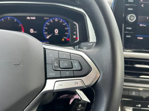 VOLKSWAGEN T-Roc (2022) — foto 18 van 31