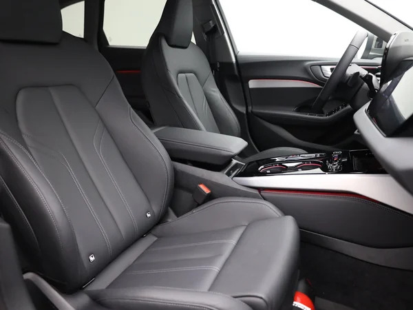 AUDI A5 Avant (2024) — foto 14 van 30