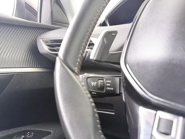 PEUGEOT 5008 (2023) — foto 6 van 26