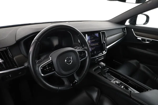 Volvo V90 (2017) — foto 2 van 16