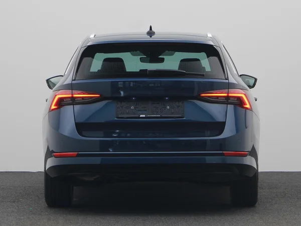 SKODA Octavia Combi (2021) — foto 18 van 21