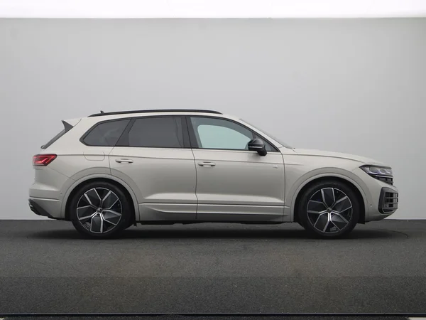 VOLKSWAGEN Touareg R (2025) — foto 25 van 27