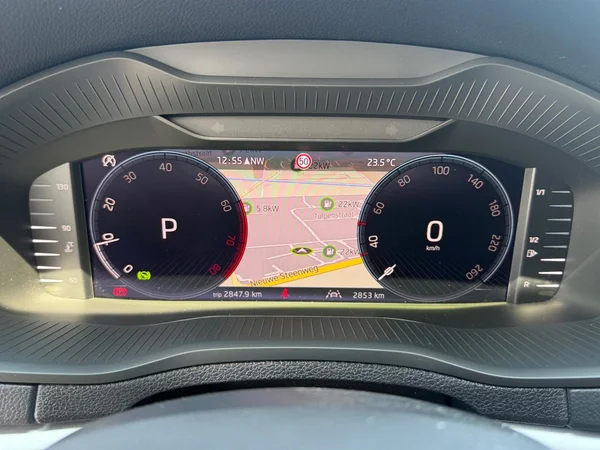 SKODA Karoq (2025) — foto 6 van 21