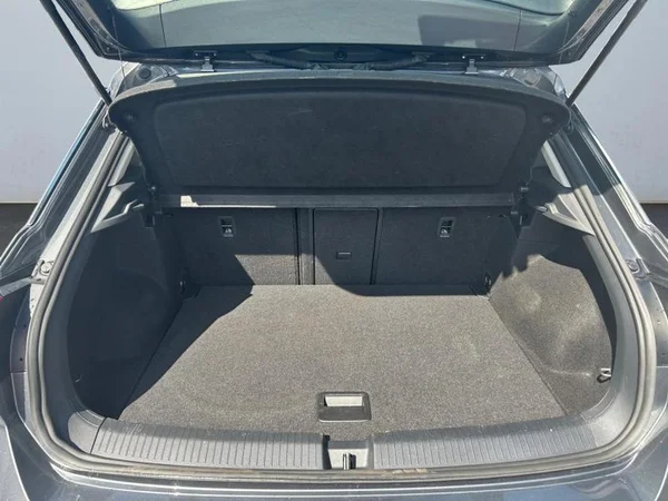VOLKSWAGEN T-Roc (2023) — foto 24 van 31
