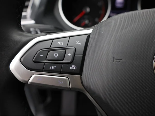 VOLKSWAGEN Tiguan (2021) — foto 8 van 21