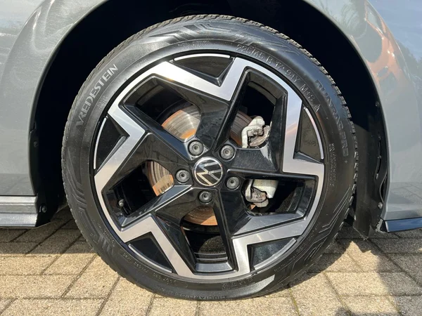 VOLKSWAGEN Golf VIII (2025) — foto 4 van 24