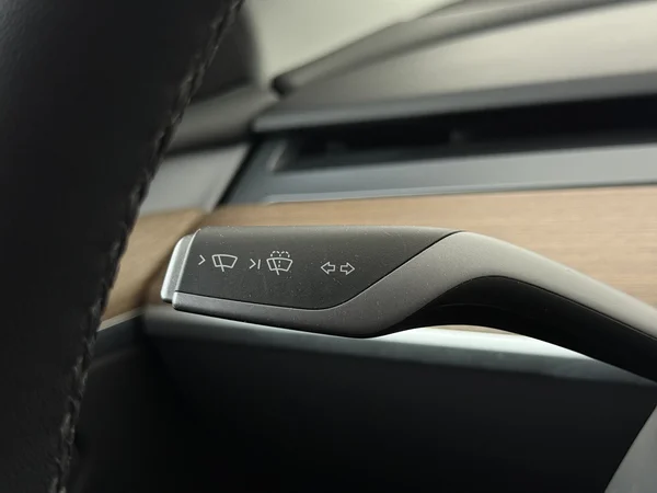 TESLA Model Y (2024) — foto 15 van 30