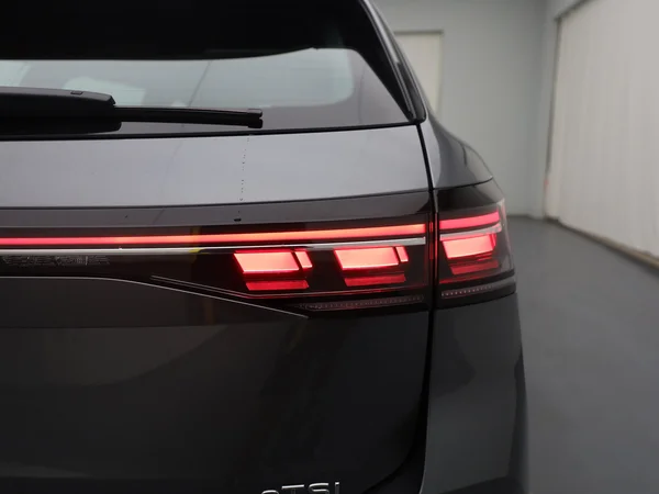 VOLKSWAGEN Passat SW (2024) — foto 2 van 21