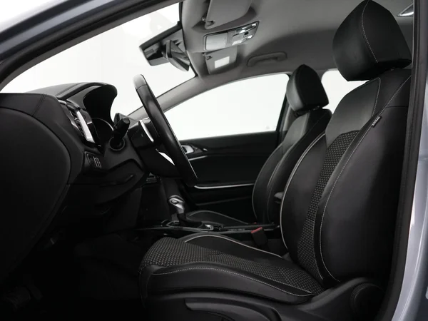 Kia cee'd (2024) — foto 3 van 28