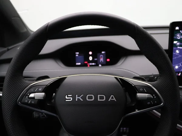 SKODA Enyaq Coupé (2025) — foto 5 van 23