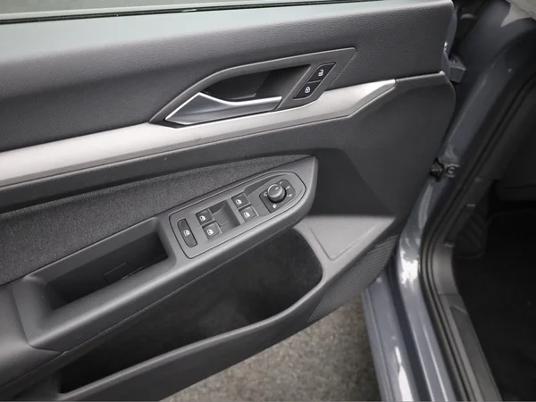 VOLKSWAGEN Golf VIII (2024) — foto 5 van 19