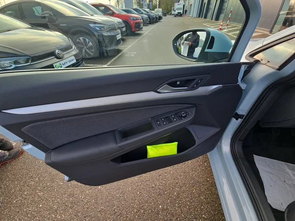 VOLKSWAGEN Golf VIII (2025) — foto 13 van 24