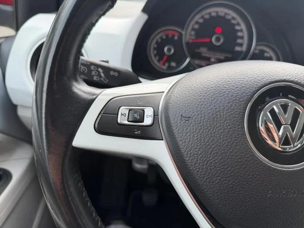 VOLKSWAGEN Up! (2017) — foto 10 van 27