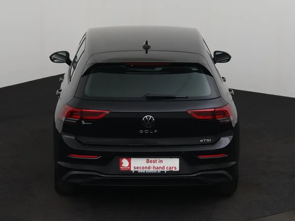 VOLKSWAGEN Golf (2024) — foto 25 van 28