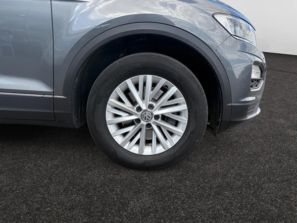 VOLKSWAGEN T-Roc (2018) — foto 14 van 21
