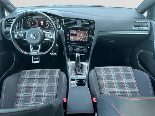 VOLKSWAGEN Golf VII GTI (2019) — foto 19 van 24