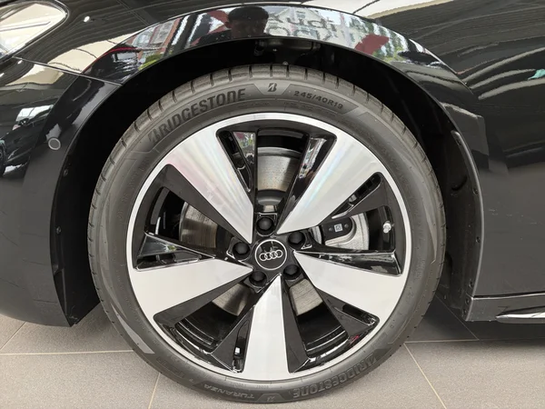 AUDI A5 Avant e-hybrid (PHEV) (2025) — foto 8 van 16