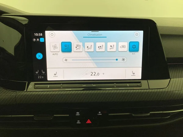 VOLKSWAGEN Golf VIII SW (2024) — foto 13 van 36