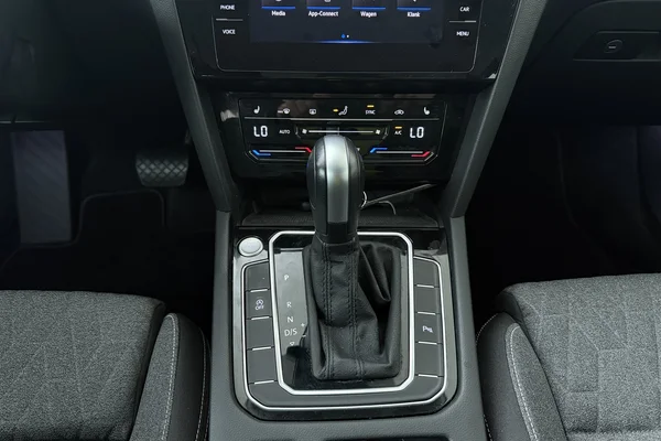 Volkswagen Passat SW (2023) — foto 4 van 17