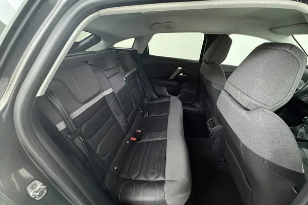 Citroen C4 (2022) — foto 10 van 28