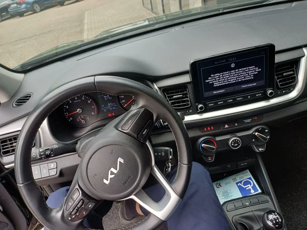 Kia Stonic (2022) — foto 8 van 10