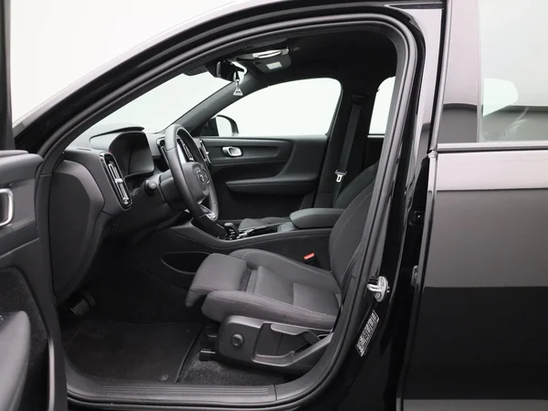 Volvo XC40 (2023) — foto 40 van 40