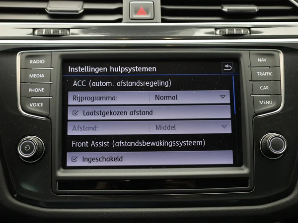 VOLKSWAGEN Tiguan (2017) — foto 15 van 23