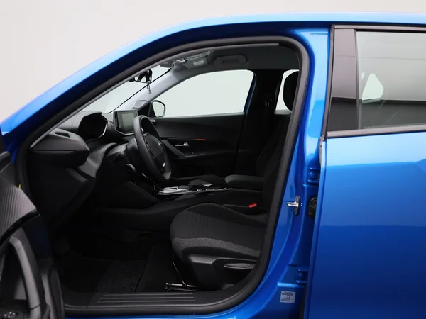 Peugeot e-2008 (2022) — foto 42 van 42