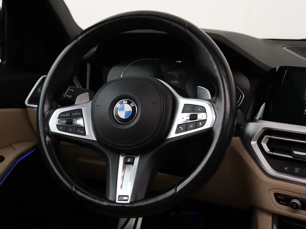 BMW 330 (2021) — foto 14 van 31