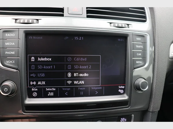 VOLKSWAGEN e-Golf (2016) — foto 23 van 24