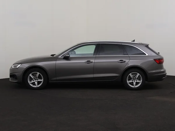 AUDI A4 (2022) — foto 12 van 30