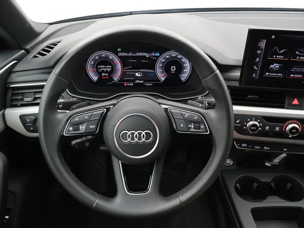 Audi A4 (2023) — foto 11 van 26