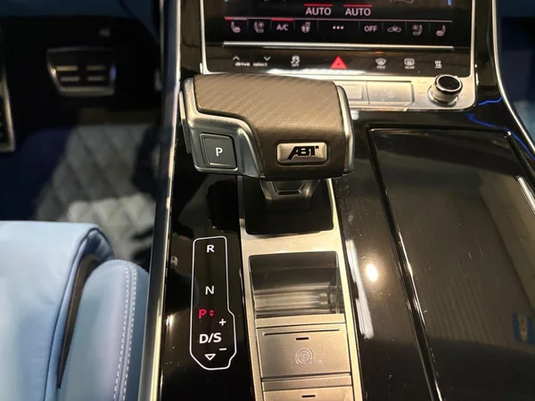 AUDI RS Q8 SUV (2024) — foto 22 van 22