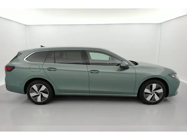 VOLKSWAGEN Passat SW (2025) — foto 27 van 36